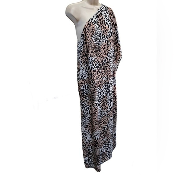 Buddy Love Grace Cheetah One shoulder maxi dress with side slit. - Picture 7 of 9